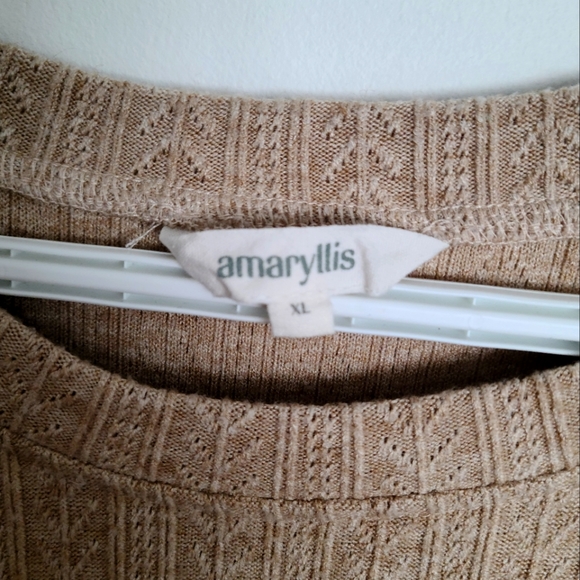 Amaryllis knit short sleeve shirt with balloon sleeves - Picture 4 of 9